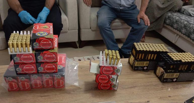 Sakarya'da 3 şüphelinin evinden ruhsatsız tüfek ve 747 fişek çıktı