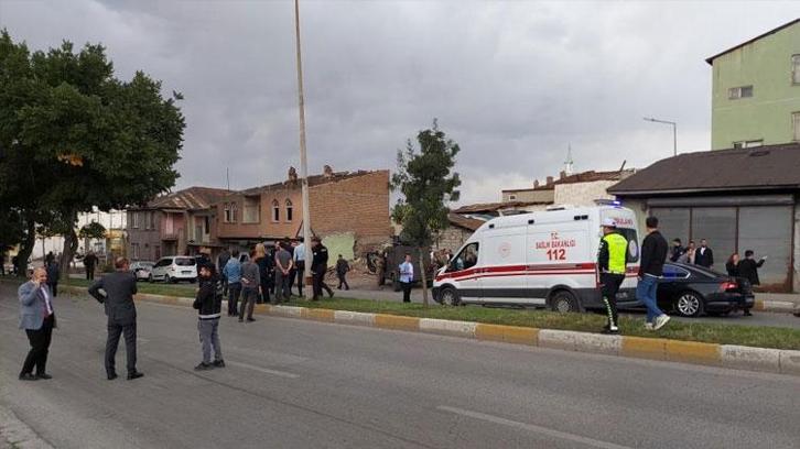 İki aile arasında silahla çatışmada 1'i polis 12 kişi yaralandı