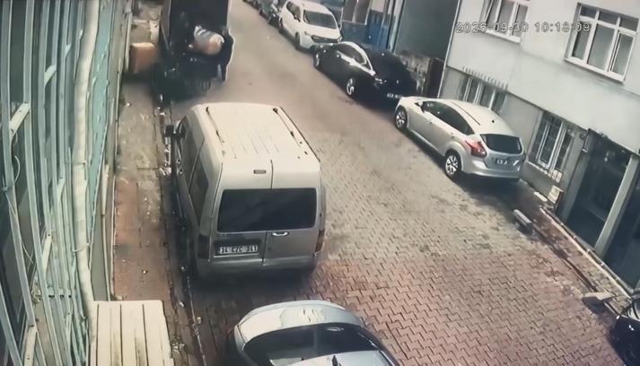 Kağıthane’de temizlik işçileri çöpteki kolilerde uyuşturucu hap buldu; polis iz sürüp imalathane ve depoya ulaştı