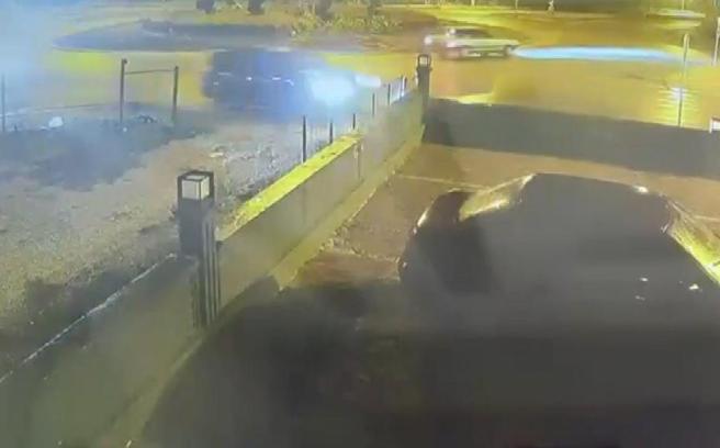 Cipin bahçe duvarına çarptığı kaza kamerada; 4 yaralı