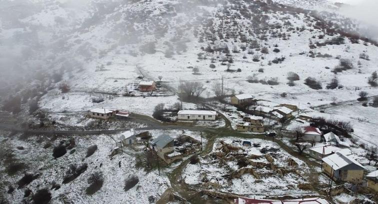 Hava bir anda soğudu, zirvelere kar yağdı