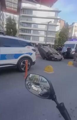 Sarıyer'de dubalara çarpan otomobil takla attı