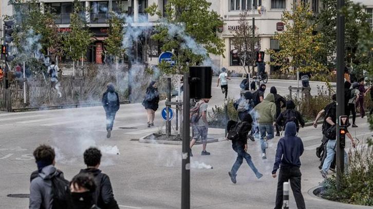 Belçika'da öğrenci olayları büyüdü, üç kişiden fazla toplanmalar yasaklandı