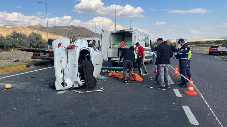 Nevşehir'de kamyonet ile otomobil çarpıştı: 2 ölü, 1 yaralı