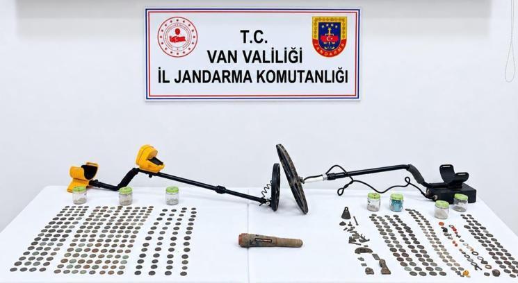 Van'da, Roma dönemine ait 529 sikke ele geçirildi