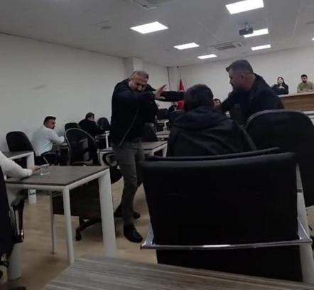 Silopi Belediyesi meclis toplantısında kavga