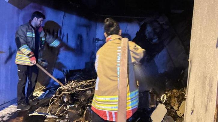 Kaporta dükkanındaki yangında 4 araç küle döndü