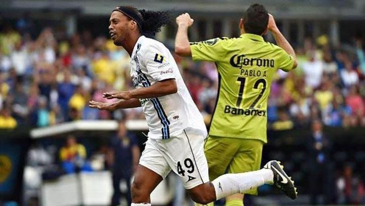 Ronaldinho'ya 1 dakika yetti