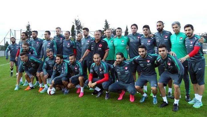 Milli Takım'dan Aziz Sancar'a imzalı forma