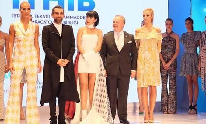 Hande Yener podyumda!