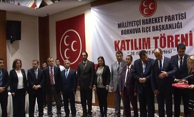 İzmir’de MHP’ye çeşitli siyasi partilerden yaklaşık yüz kişi katıldı