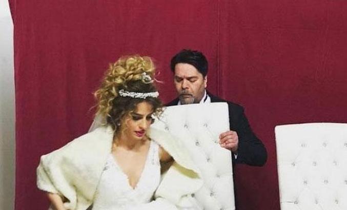 Beyaz'la Büşra Pekin nikah masasına oturdu