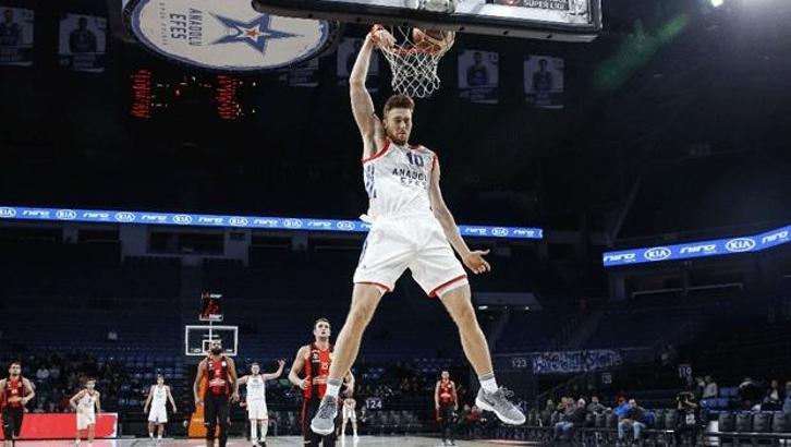 Anadolu Efes farklı kazandı