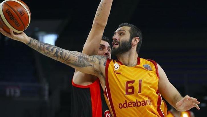 Aslan zorlandı ama kazandı!