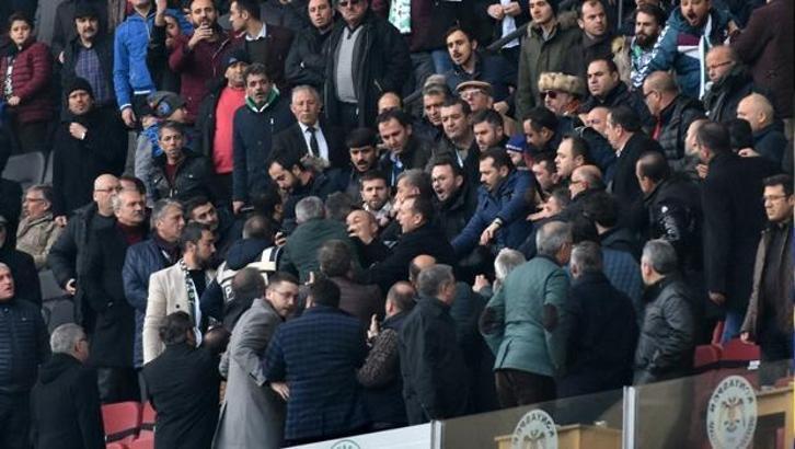 Konya'da stat karıştı! Yumruklu saldırı...