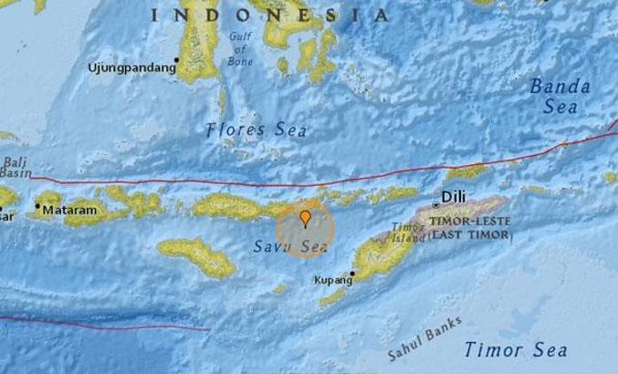 Endonezya'da 5,3 büyüklüğünde deprem