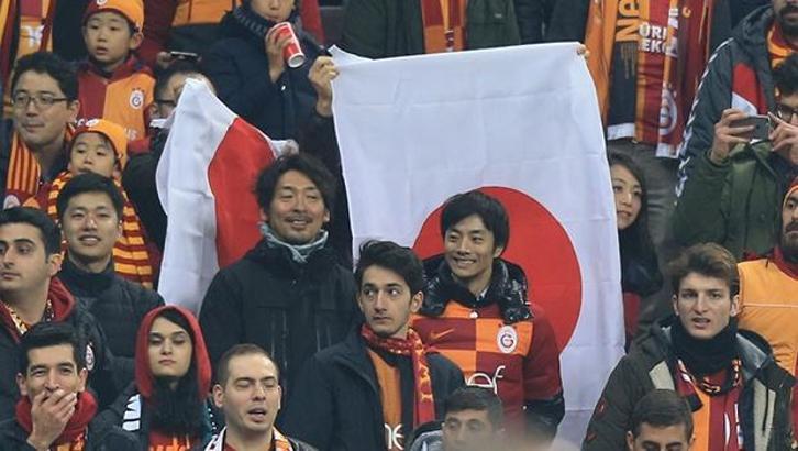 Japon taraftarlardan Nagatomo’ya destek