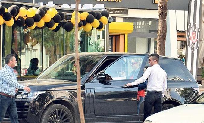 İcra memurlarını görünce kaçtı!