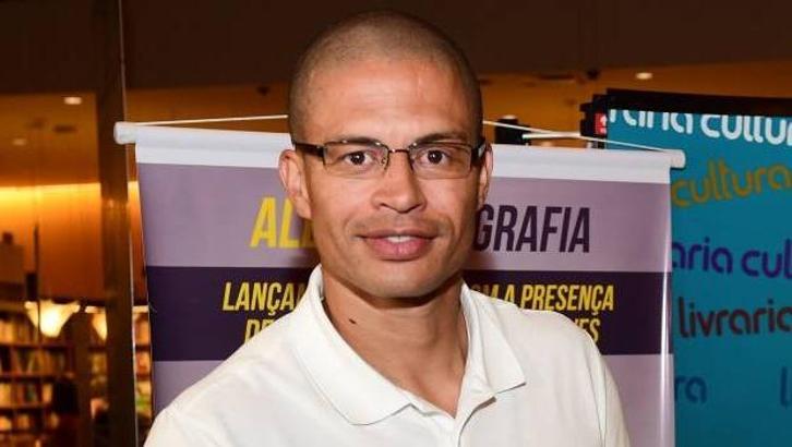 Alex de Souza geliyor!