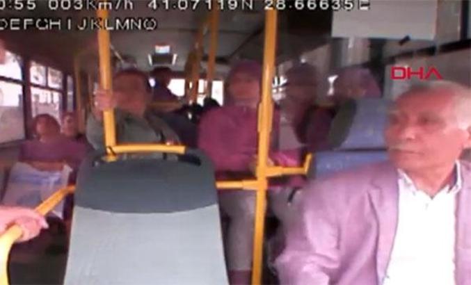 Servis aracınında şoföre çirkin saldırı