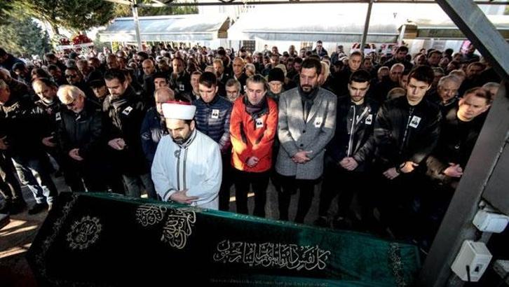 Ufuk Sarıca'nın babası toprağa verildi...