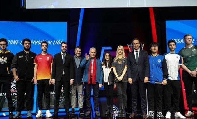 Binali Yıldırım e-spor sahnesinin açılışını yaptı