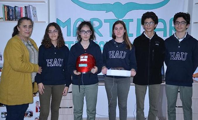 Liseli mucitlerden kasksız motor kullanımını önleyen buluş