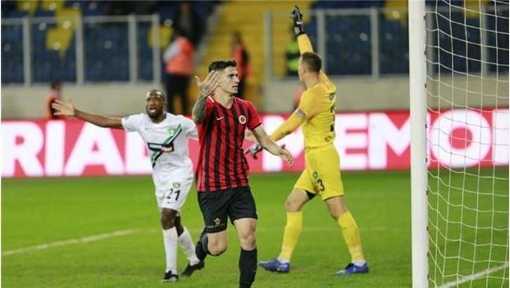 İdolüm Emre Belözoğlu dedi ama oynamak istediği takım...