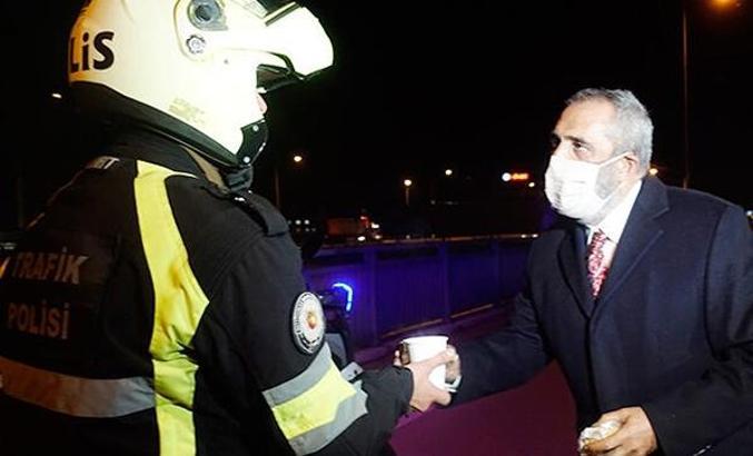 Yavuz Bingöl denetim yapan polislere çorba dağıttı