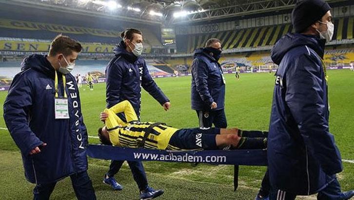 Fenerbahçe'de Mesut Özil sedye ile sahayı terk etti!