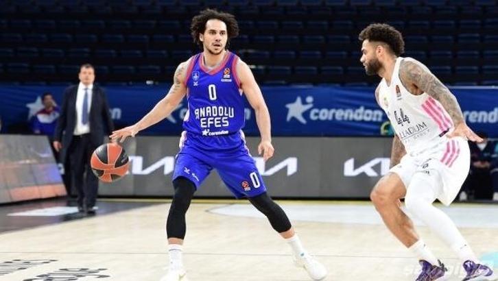 Beaubois ve Sertaç şov yaptı Anadolu Efes Real Madrid'e 27 sayı fark attı
