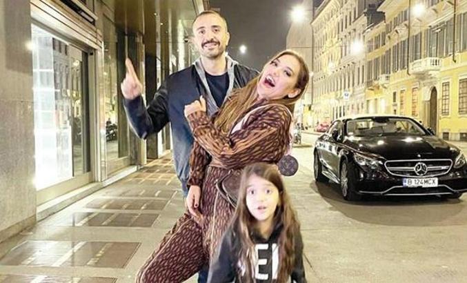 Demet Akalın 'Canım ailem' notuyla paylaştı