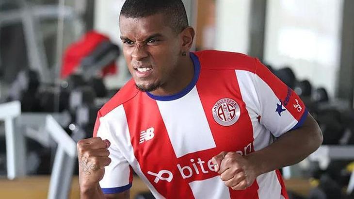 Antalyaspor'da Amilton gönderildi yerine Lucas Martins transfer edildi