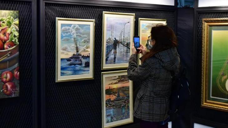 'Yazıdan Renge' sergisi açıldı! Ev kadınlarının ürettikleri eserler sergileniyor