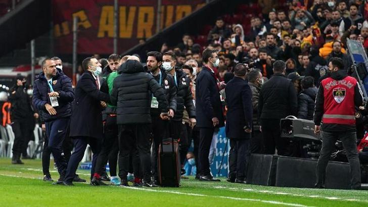 Galatasaray - Kayserispor maçında İbrahim Akdağ'ın "6" işareti ortamı gerdi