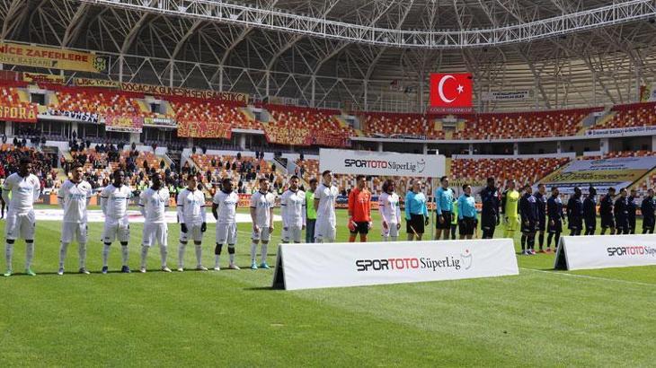 Süper Lig'de Yeni Malatyaspor - Kasımpaşa karşı karşıya geldi! Taraftar ıslıkladı Sadık Çiftpınar'ın tepkisi maça damga vurdu...