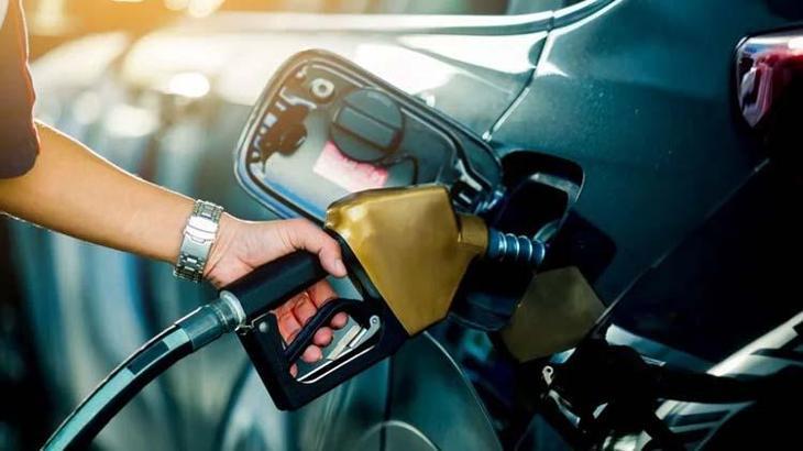 Benzine indirim gelecek mi, motorine indirim var mı? Petrolün varil fiyatı 102 dolara kadar geriledi! Akaryakıt fiyatları düşecek mi?