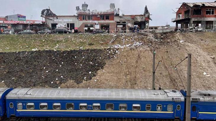 Rusya, Ukrayna'da 5 tren istasyonunu vurdu