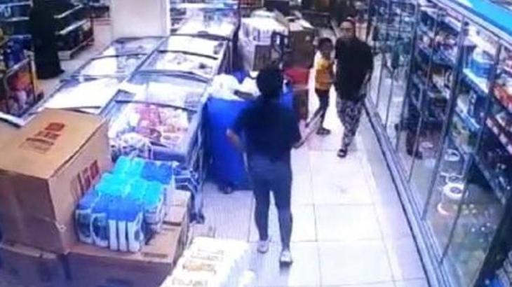 Zincir markette şok eden olay! Herkesin içinde kasiyeri dövdü