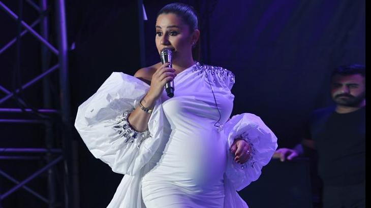 Merve Özbey'den Kuruçeşme Açıkhava'da doğum öncesi son konser!