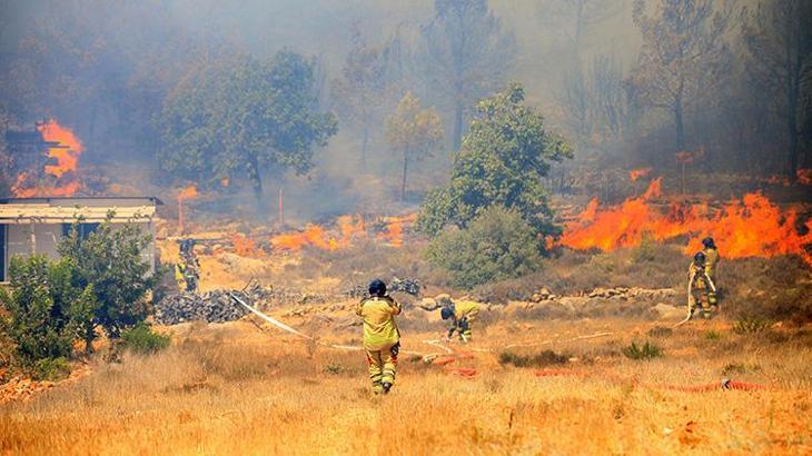 Mersin'de orman yangını! Ekipler müdahale ediyor, 110 ev boşaltıldı