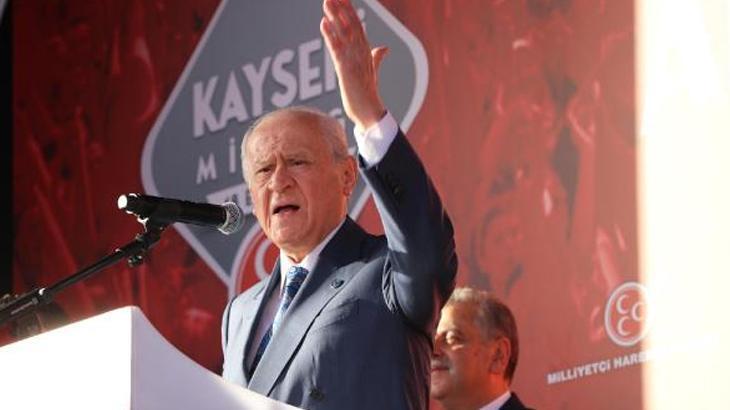 MHP lideri Bahçeli: Tarihimize ideolojik gayelerle saldıranlara müsaade etmeyiz.
