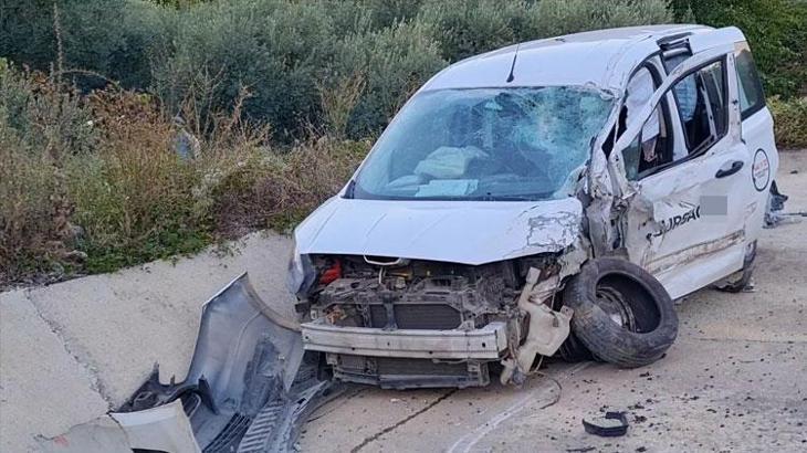 Bursa'da kamyonet ile hafif ticari araç kafa kafaya çarpıştı: 7 yaralı
