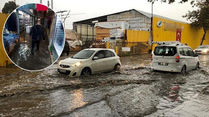 İzmir'de sağanak yağış! Yollar göle döndü, dükkanları su bastı