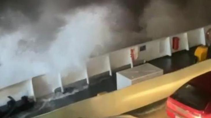 Marmara Denizinde korku dolu anlar: Dalgalar metrelerce yükseldi
