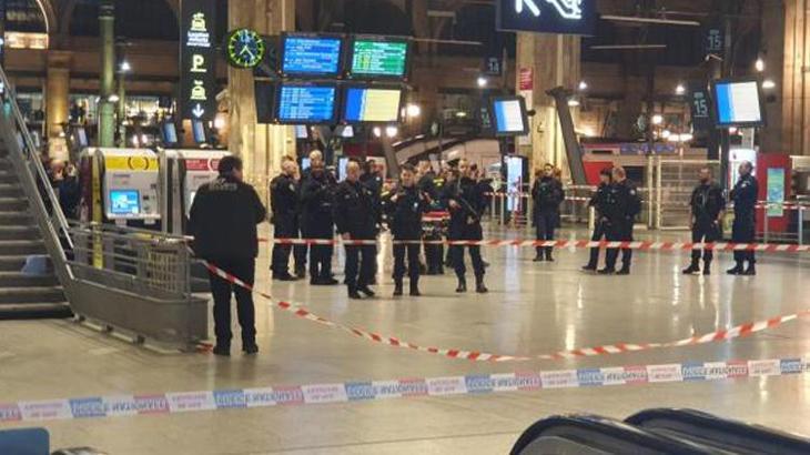 Fransa'da bıçaklı saldırı! Çok sayıda yaralı var