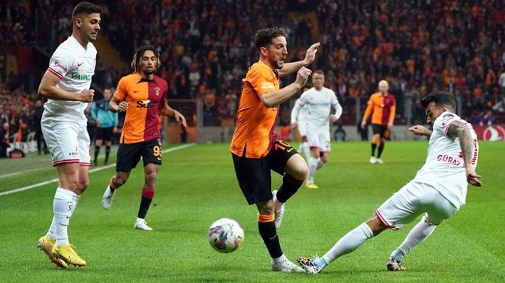 Antalyaspor'u 2-1 yenen Galatasaray 9'da 9 yaptı!