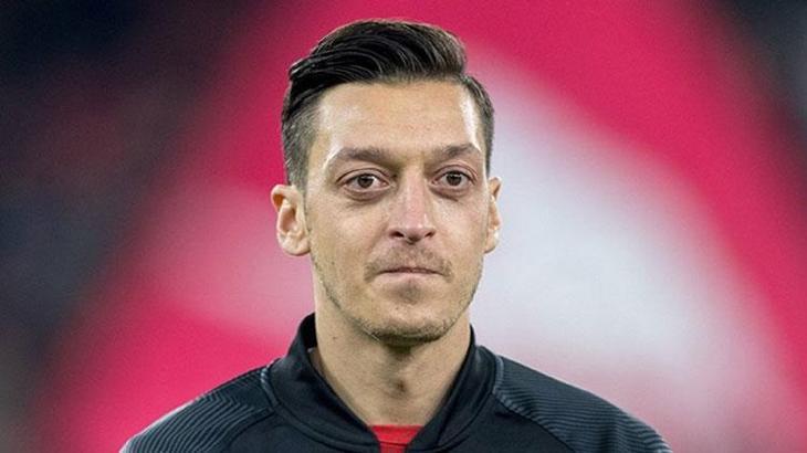 Dünyaca ünlü orta saha Mesut Özil futbolu bıraktı
