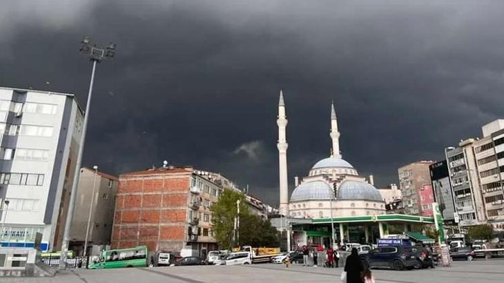 Meteoroloji uyarmıştı! İstanbul'da sağanak ve dolu etkili oldu