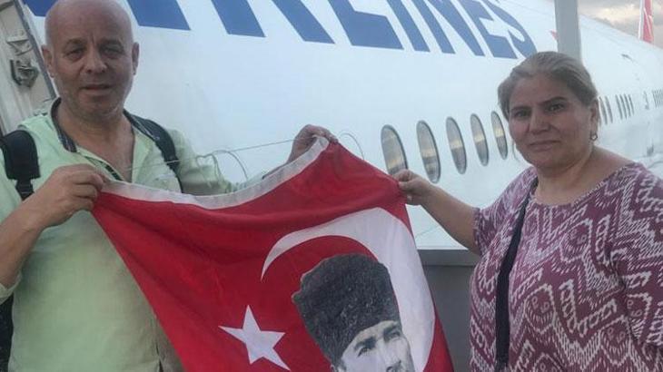 Sudan'da Türk çift çatışmanın ortasında kaldı! DehÅŸet anlarını görüntülediler: Cesetler vardı, araçların içinde insanlar vurulmuÅŸtu...